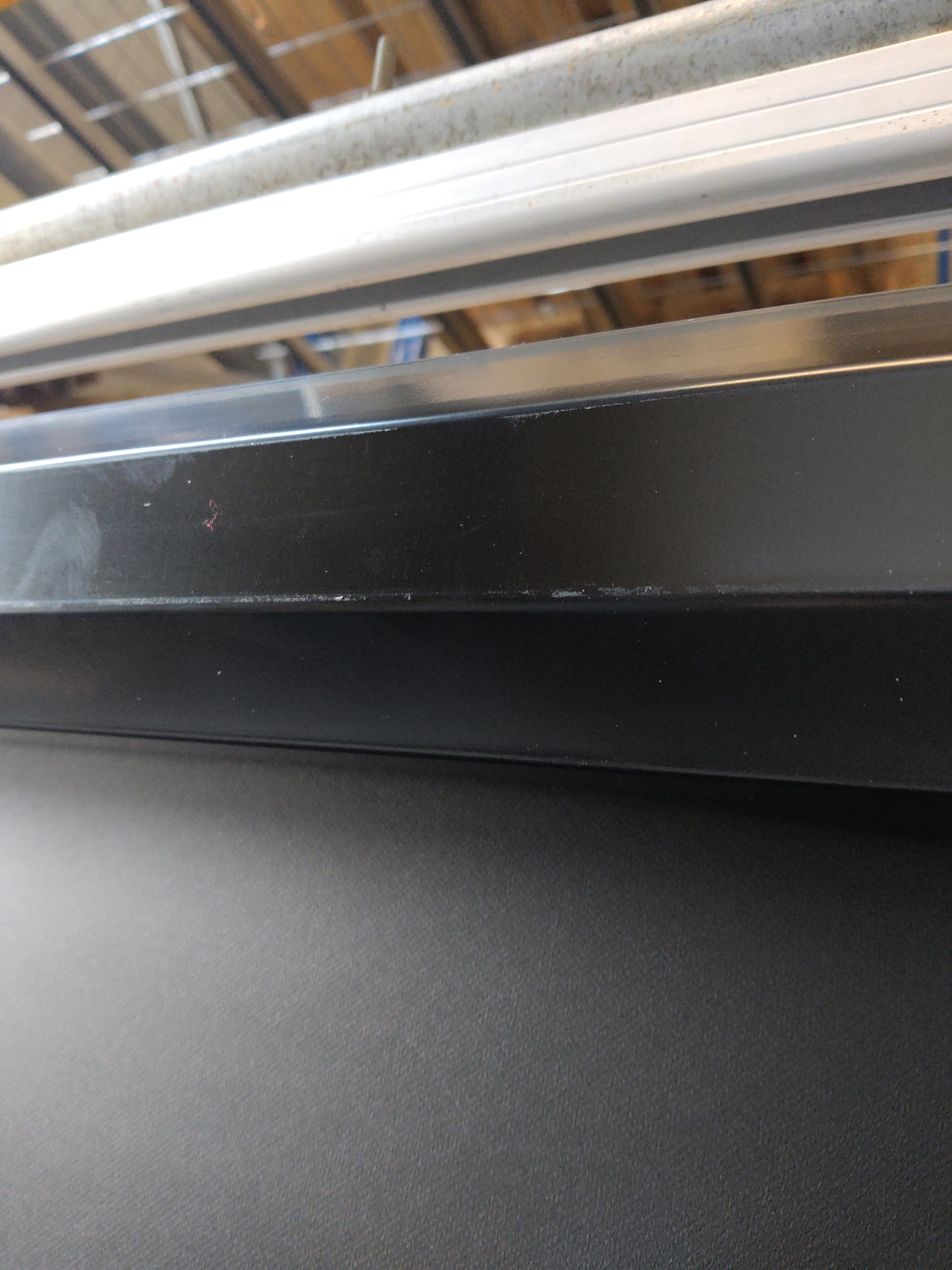 Tweedehands - Goede staat // SPECTRUM Wit / MaxWhite/Classic (4:3)/84" (170x128 / Top-Drop 20 cm) - Elektrisch 110H 251H01299