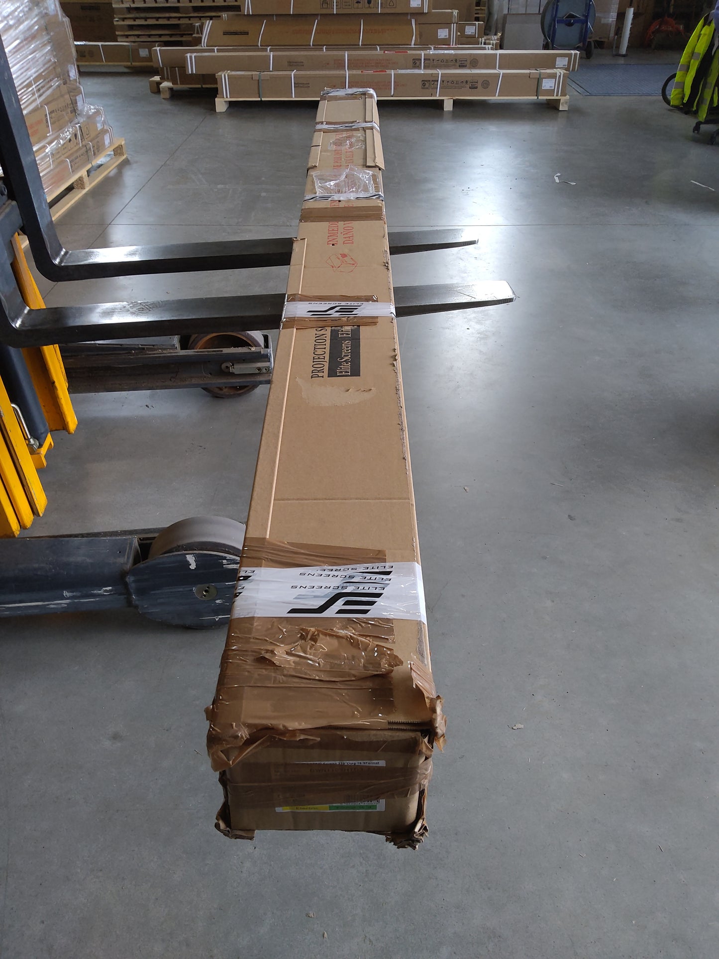 Used - Like new // DAYWALKER DW3 TAB TENSION - CineGrey 4D (ALR) / 16:9 / 110" (244x137 / Top-Drop 30cm) // B-DWN110XHTD3-E12 -252H02667
