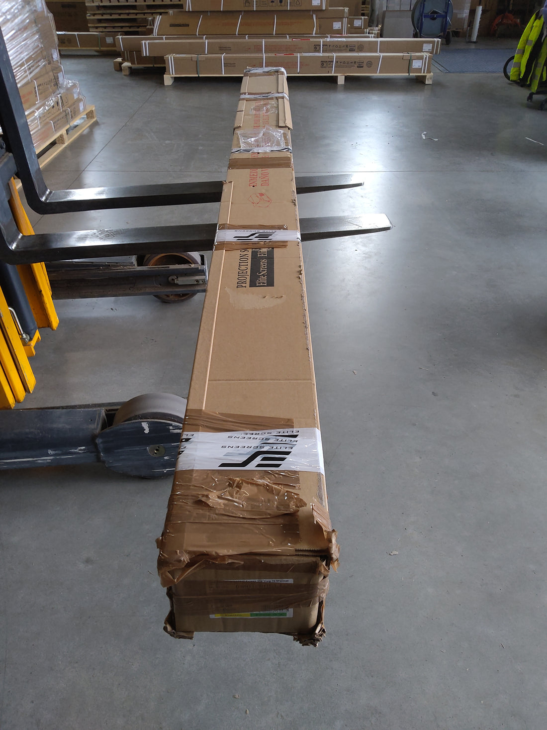 Used - Like new // DAYWALKER DW3 TAB TENSION - CineGrey 4D (ALR) / 16:9 / 110" (244x137 / Top-Drop 30cm) // B-DWN110XHTD3-E12 -252H02667