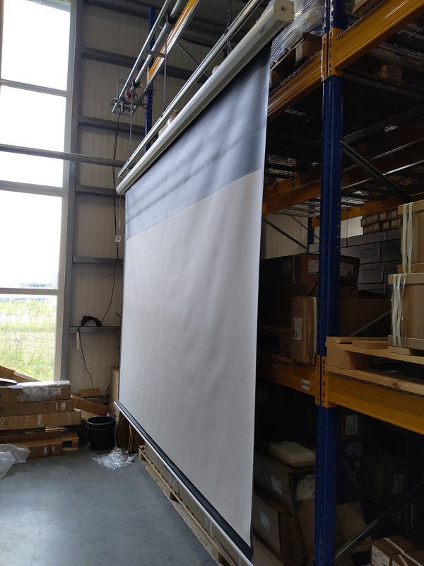 Usado - Aceptable - SAKER TAB TENSION - MaxWhite FG / Blanco / 16:9/150" (332 x 187 - Top-Drop 60 cm) / B-SKT150XHW2-E24 N.º de serie: 245H01508