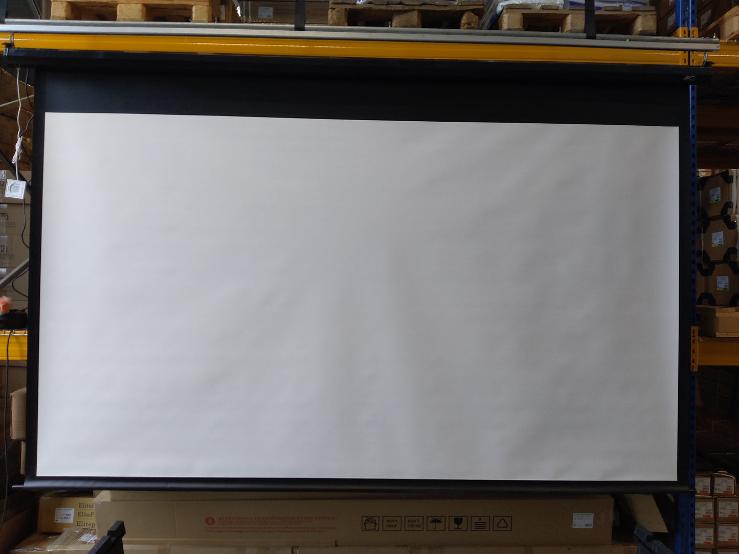 Used - Very Good // VMAX -Black / 16:9 / 135" (299x168 / Top-Drop 20cm)  // B-VMAX135UWH2-243H00563