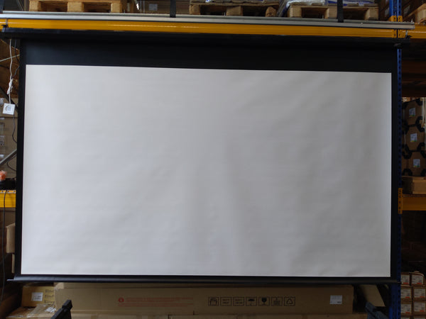 Usado - Muy bueno // VMAX - Negro / 16:9 / 135" (299 x 168 / Top-Drop 20 cm)  // B-VMAX135UWH2-243H00563