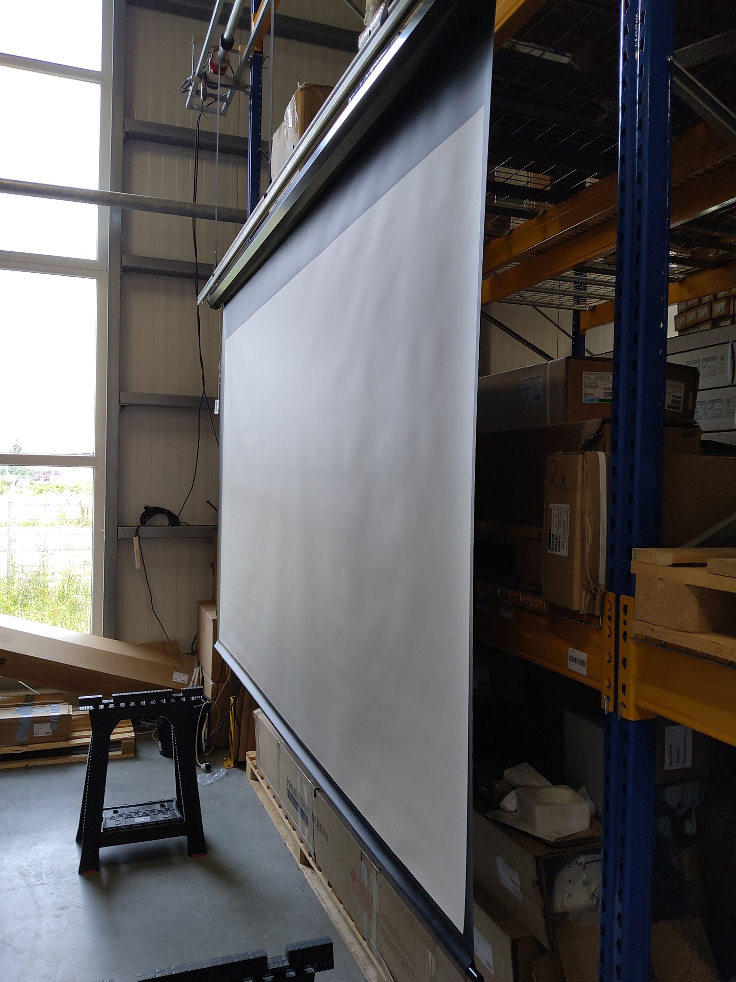 Gebruikt - Zeer goed // VMAX - Zwart / 16:9 / 135" (299x168 / Top-Drop 20 cm)  // B-VMAX135UWH2-243H00563
