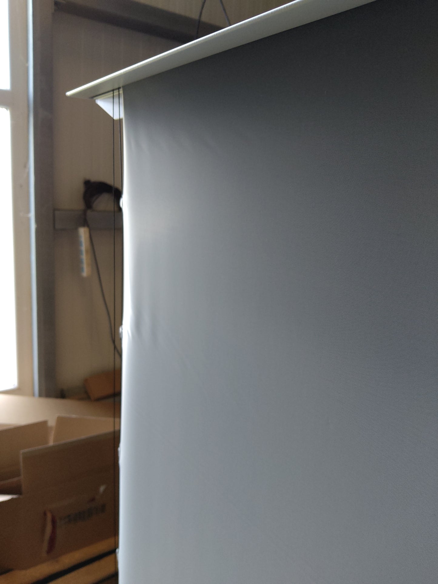 Used - Like a new// KESTREL TAB-TENSION FLOOR-UP CLR® 5  - CLR5 / 16:9 / 101" (224x126 cm) suitable for: Ultra-Short-Throw (UST) projector // B-FTE101XH2-CLR5-B8-252H01388