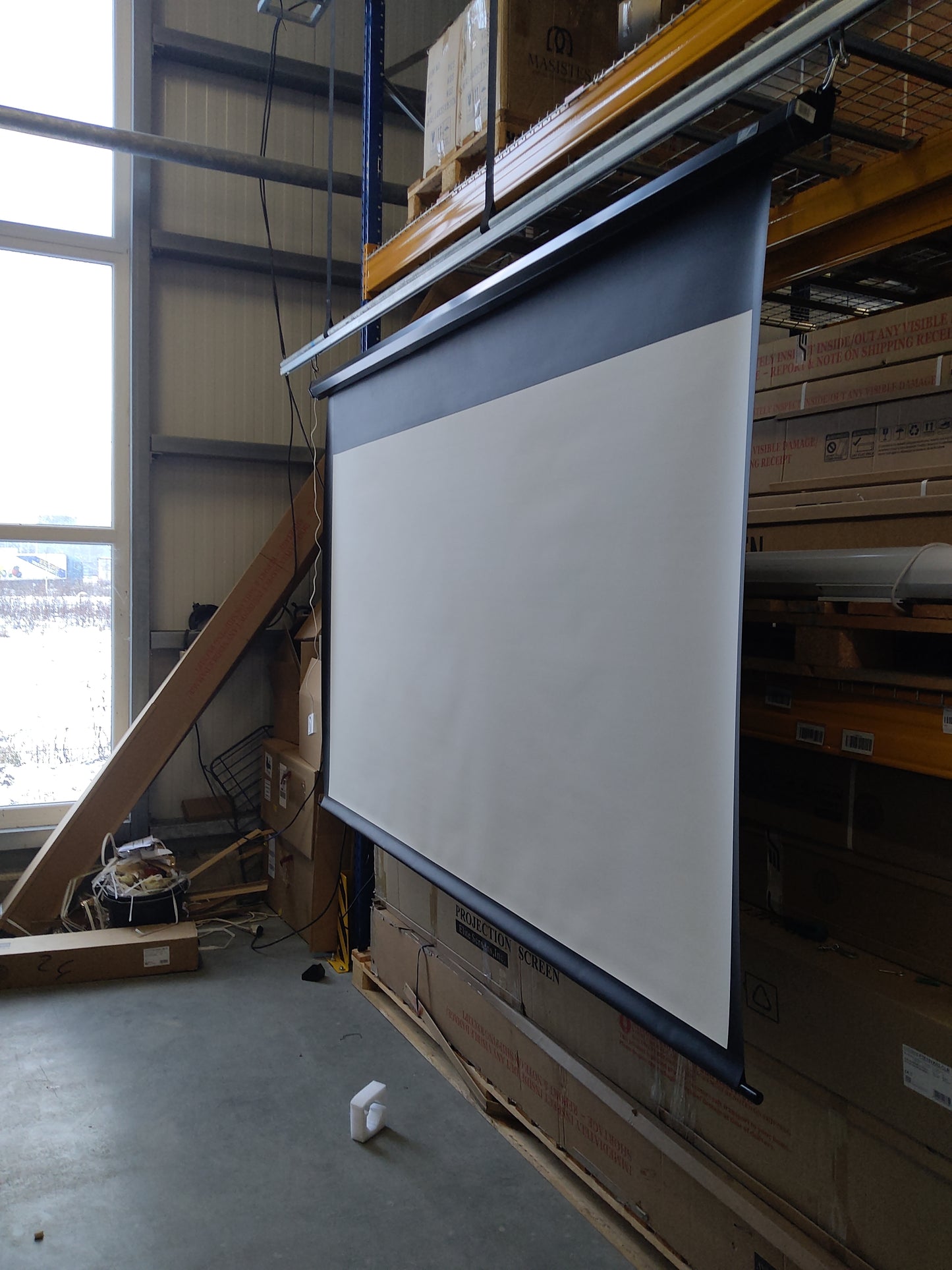 Tweedehands - Goede staat // SPECTRUM Wit / MaxWhite/Classic (4:3)/84" (170x128 / Top-Drop 20 cm) - Elektrisch 110H    251H01299