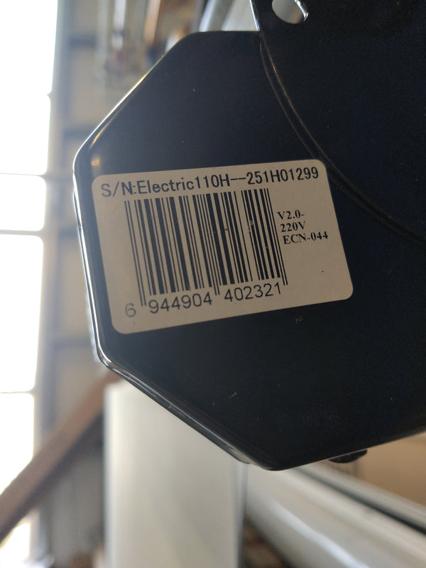 De segunda mano - Buen estado // SPECTRUM Blanco / MaxWhite/Classic (4:3)/84" (170 x 128 / Caída superior 20 cm) -Electric110H    251H01299