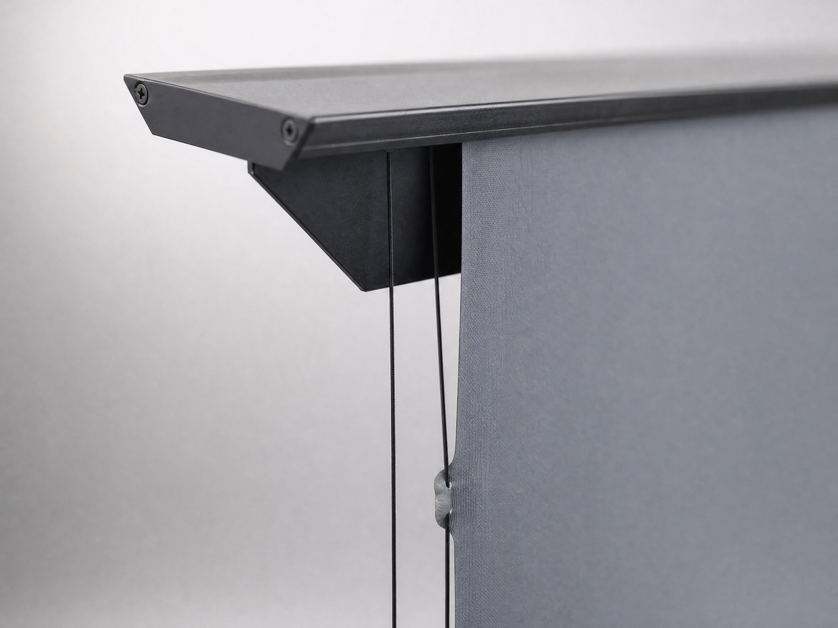 Kestrel – CLR®5 avec Carré – Écran de projection électrique à levage par le sol