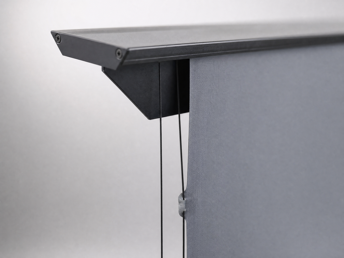 Kestrel – CLR®5 avec Carré – Écran de projection électrique à levage par le sol