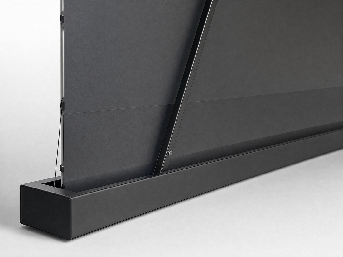 Kestrel – CLR®5 avec Carré – Écran de projection électrique à levage par le sol