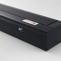 Kestrel – CLR®5 avec Carré – Écran de projection électrique à levage par le sol