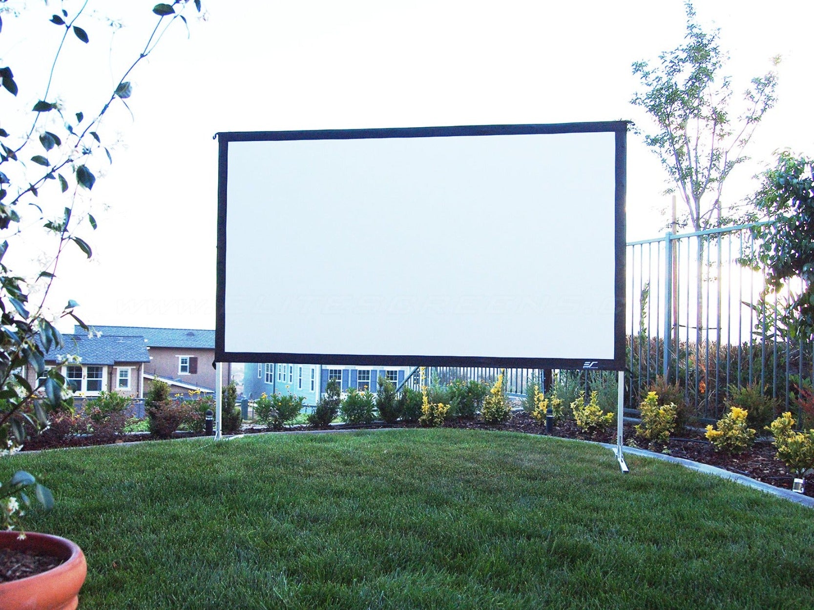 Yard master Elite screens mobile outdoor projection screens Leinwand für Außenbereich